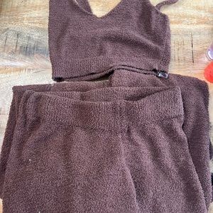 medium 21 cropped shirt and long pants
